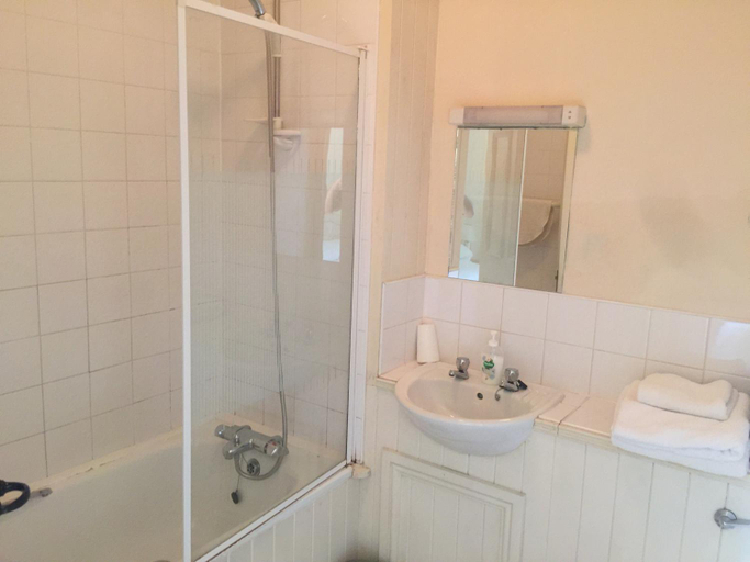 Bathroom 3, The Dog Inn, South Gloucestershire