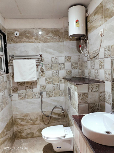 Bathroom 3, RBS Hotel & Restaurant 2 mint from Ram Janam Bhumi, Faizabad