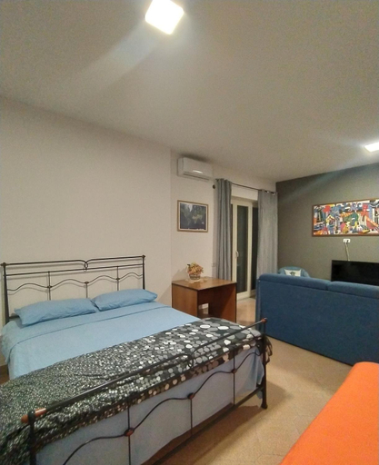 Others 5, Appartamento Fotia, Napoli