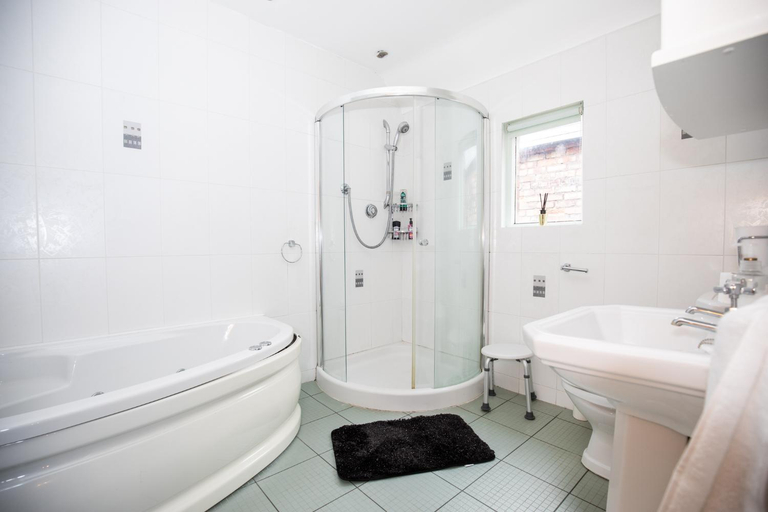 Bathroom 4, SO-LUX, Belfast