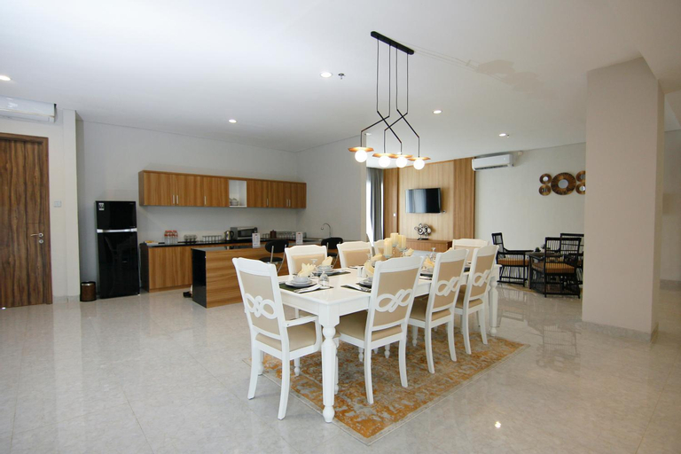 Dining Room 10