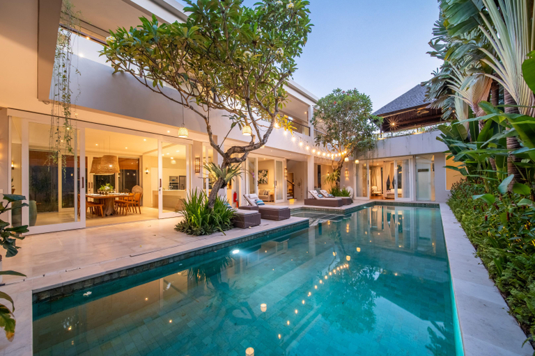 Sport & Beauty 2, Villa Sunsara 2 - Spacious 4-Bedroom Haven next to Berawa Beach, Badung