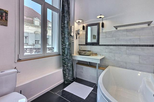 Bathroom 3, Les Appartements Fenelon, Nord