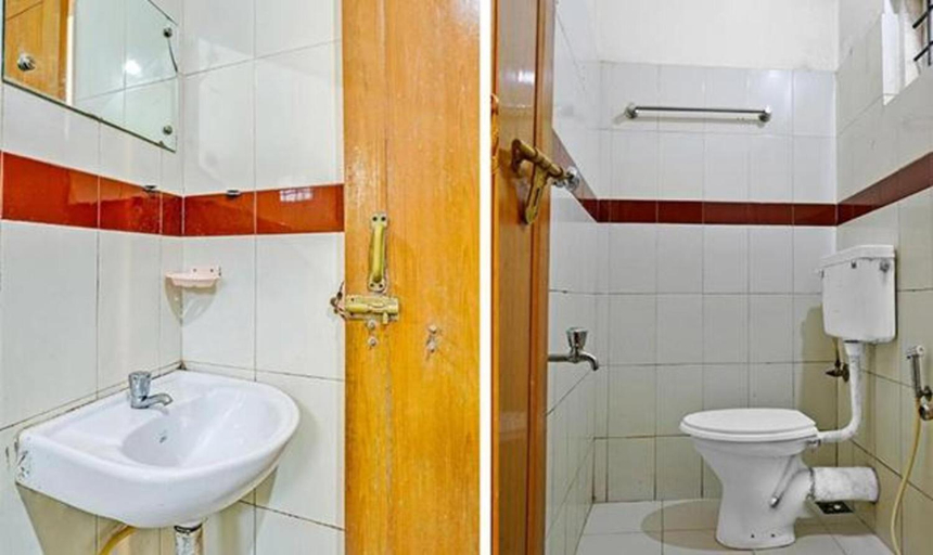 Bathroom 4, Ascot Hotel, Ernakulam