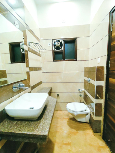 Bathroom 4, OM SAI B&B, Amritsar