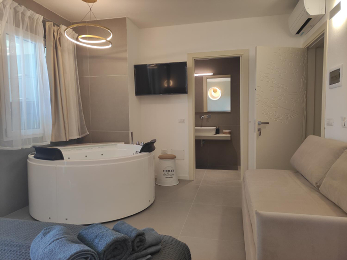 Others 5, Live Home Rooms, Cagliari