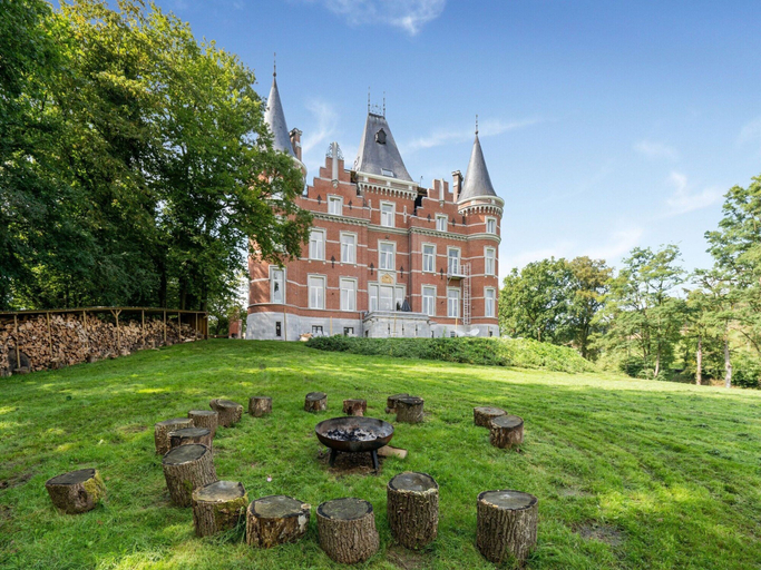 Exterior & Views 2, Castle With Wellness and Cinema, Namur