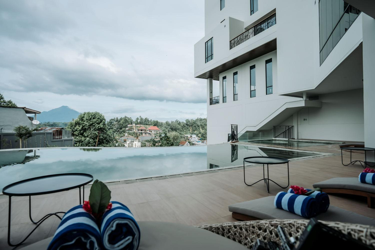 Exterior & Views 2, Luwansa Hotel and Convention Center Manado, Manado