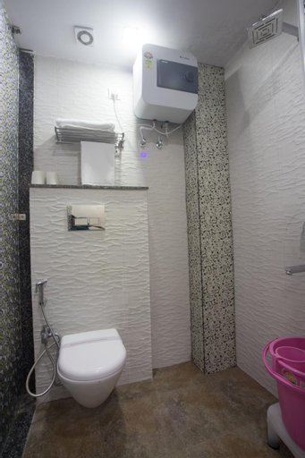 Bedroom 4, Hotel Harsha International, West