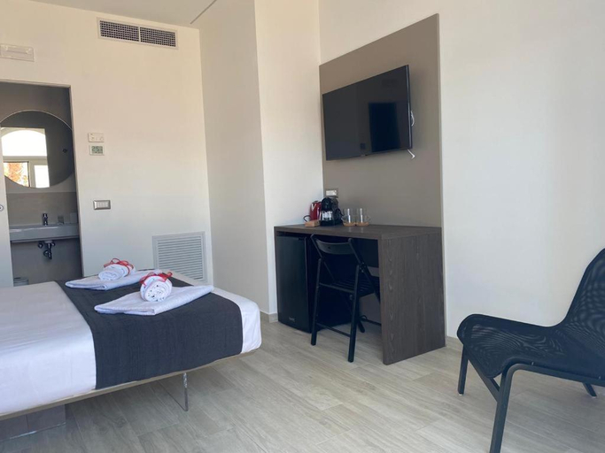 Bedroom 2, Brezza Marina, Macerata