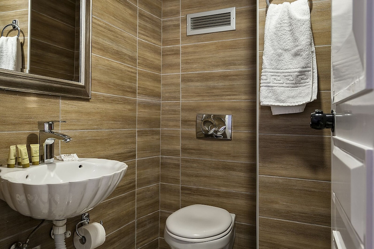 Bathroom 3, Elina Hotel Apartments, Crete