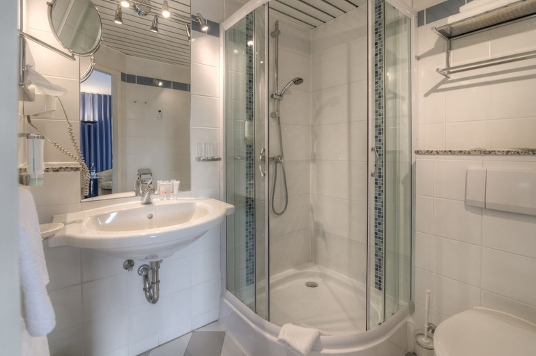 Bathroom 3, Parkhotel Kluschenberg, Ludwigslust-Parchim