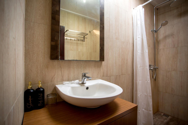 Bathroom 13