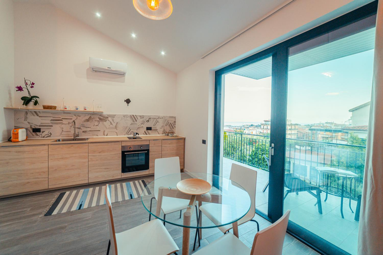 Others 4, Nacari Home, Messina
