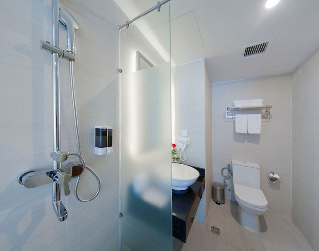 Bathroom 5, Atlantic Nha Trang Hotel, Nha Trang