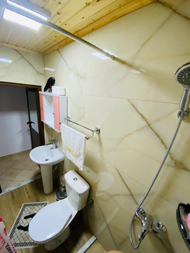 Bathroom 2, Mani Guest House, Gjirokastrës