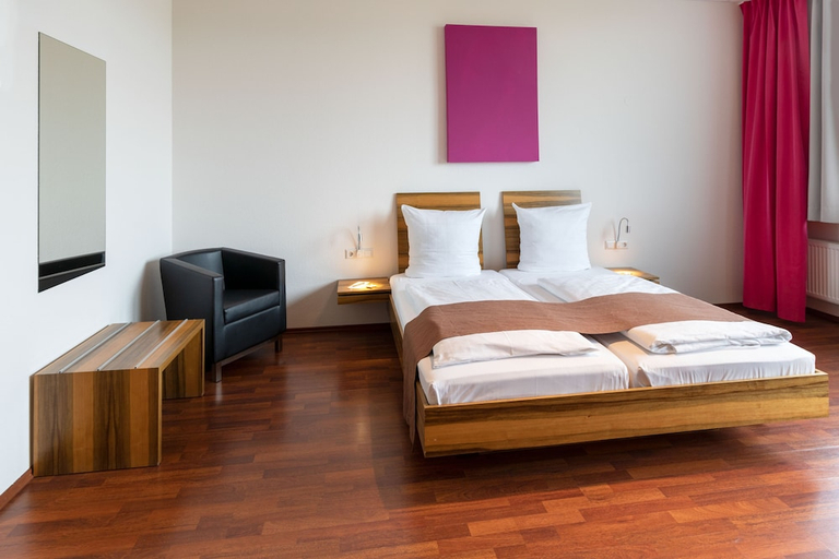 Bedroom 2, Amh Airport Messe Stuttgart, Esslingen