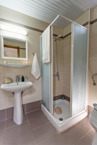 Bathroom 3, Danelis Studios & Apartments, Crete