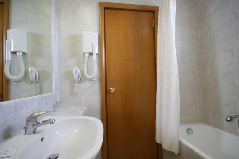 Bathroom 4, Tigaki Beach Hotel, South Aegean
