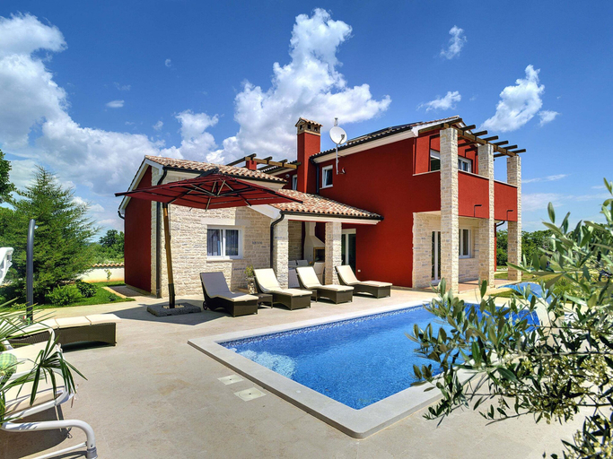 Exterior & Views 2, Villa in Bratulici With Pool Near Beach, Marčana
