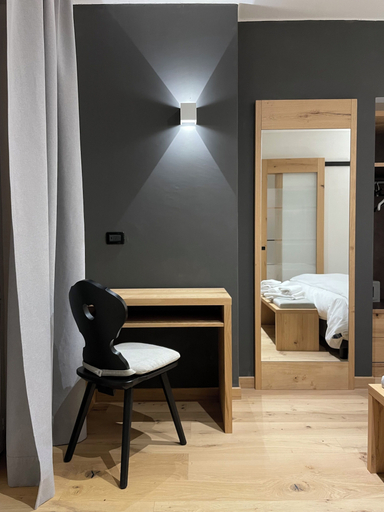 Bedroom 3, Hotel Sayonara, Trento