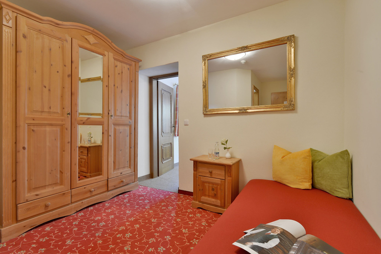 Bedroom 3, Posthotel Mayrhofen, Schwaz