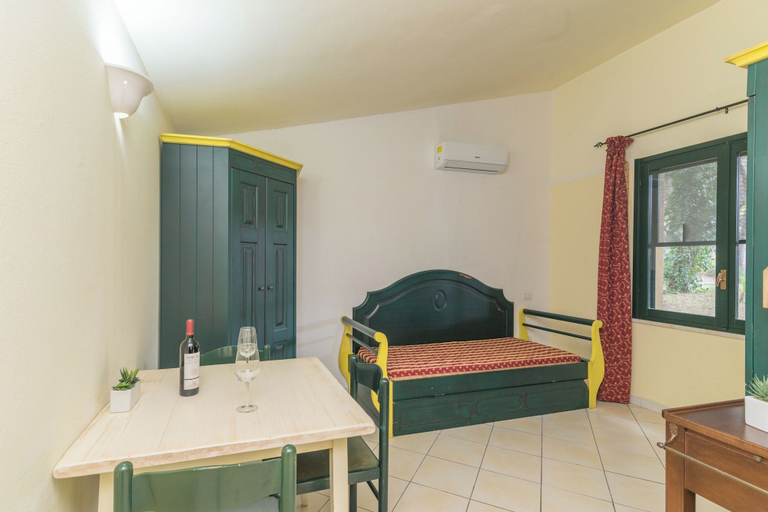 Dining 5, 1 Ala Birdi Cottage 150m From The Beach, Oristano