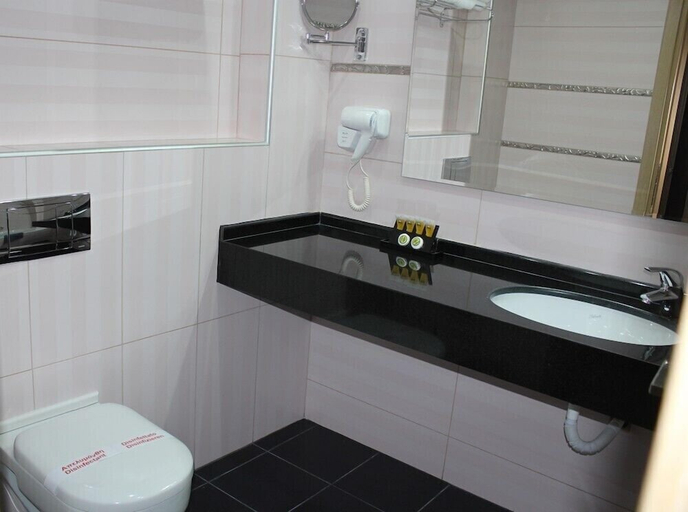 Bathroom 4, Grand Meteora Hotel, Thessaly