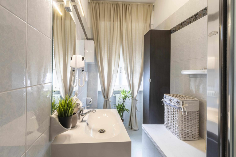 Others 2, Destiny home 1 verona borgo trento appartamento, Verona