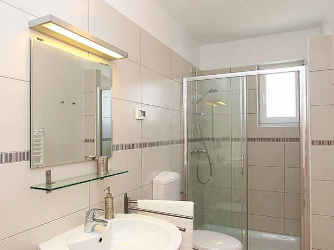 Bathroom 4, Apartment in Pula With Garden, Pula