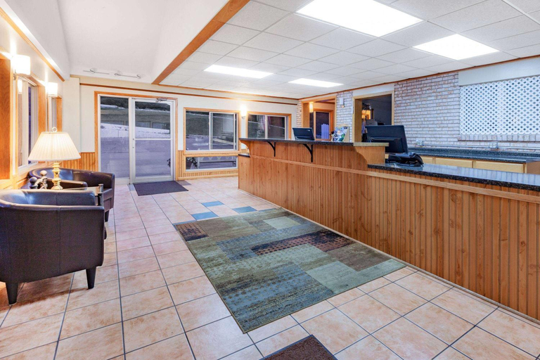 Public Area 2, Days Inn & Suites by Wyndham St. Ignace Lakefront, Mackinac