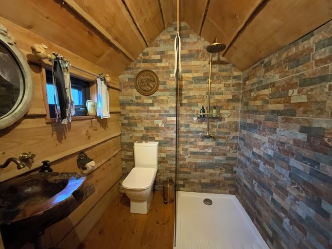 Bathroom 4, Sweet Donside Cabins, Aberdeenshire