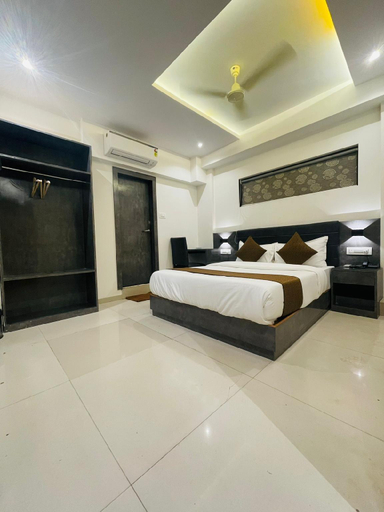 Others 5, Hotel Blackburn, Mumbai Suburban