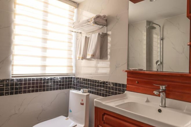 Bathroom 5, Yunshang, Honghe Hani and Yi