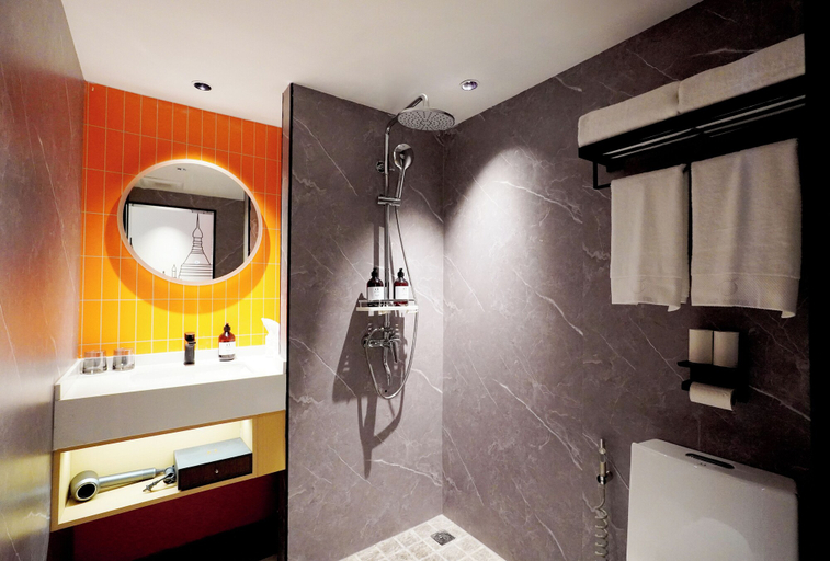 Bathroom 3, L-Seven Hotel, Huai Kwang