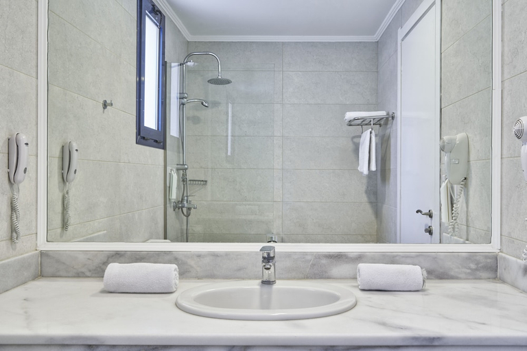 Bathroom 5, Kiotari Miraluna, South Aegean