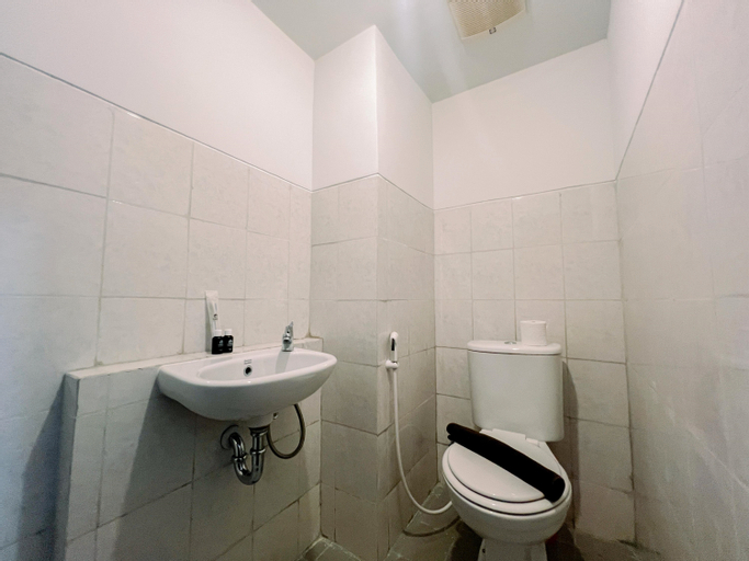 Bedroom 2, Compact and Relaxing 2BR at Suncity Residence Apartment By Travelio, Sidoarjo