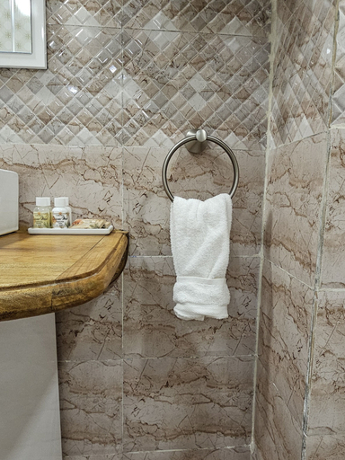 Bathroom 4, Beres Vale Apartments