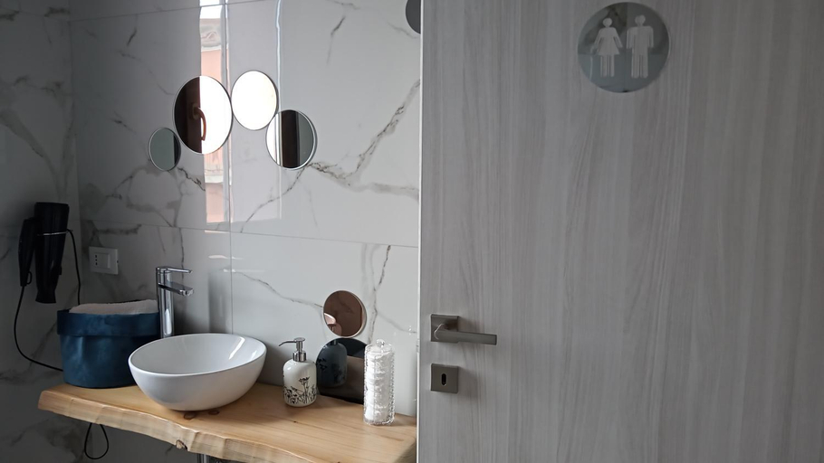 Bathroom 2, B&B Tra colline marchigiane - sauna e piscina, Pesaro E Urbino