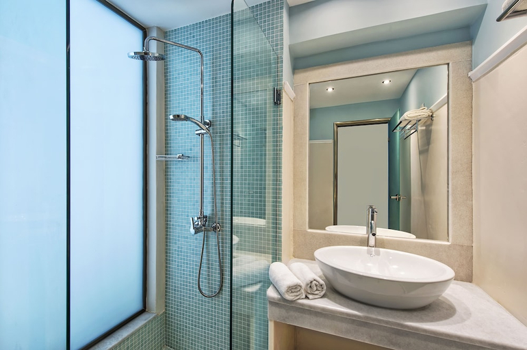 Bathroom 5, Hotel Makarios, South Aegean