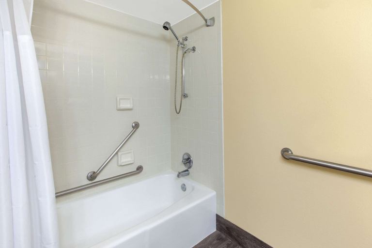 Bathroom 4, Days Inn & Suites Grand Rapids Near Downtown, Kent