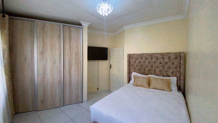 Bedroom 2, Goshen Creek Guesthouse, Harare