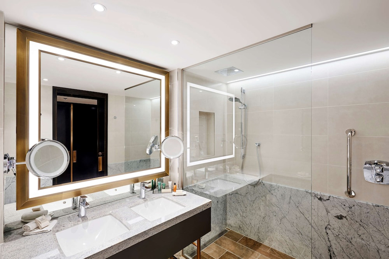 Bathroom 3, Hilton Budapest, Budapesti