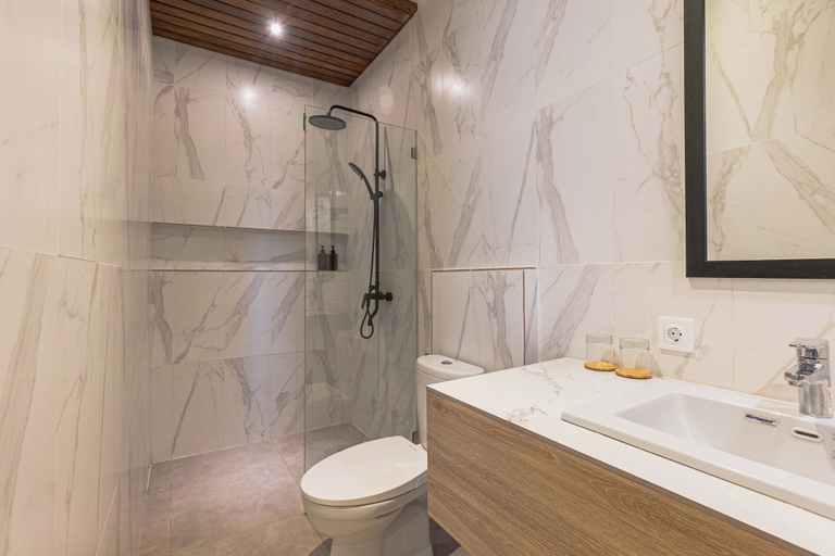 Bathroom 4, Cypress Villa, Badung