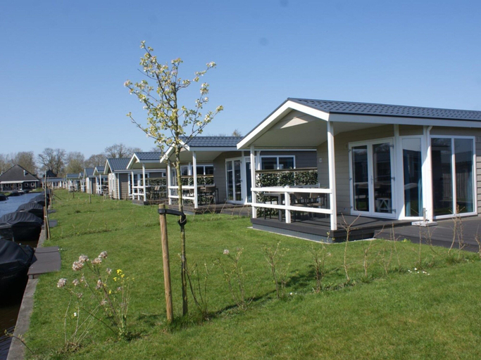 Exterior & Views 2, Lakeside Cottage With Boat, Steenwijkerland