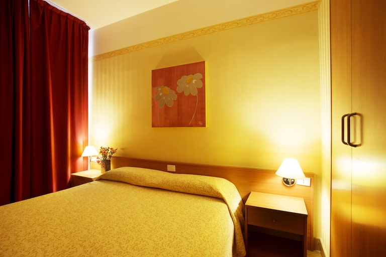 Bedroom 3, Hotel Fortuna, Ancona