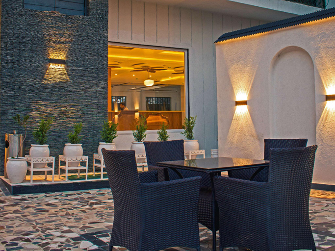 Food & Drinks 5, Quality inn by Lawrence Hotels, Kangra