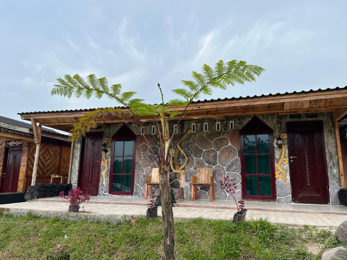 Exterior & Views 1, Ulina Homestay VIP Berastagi, Karo