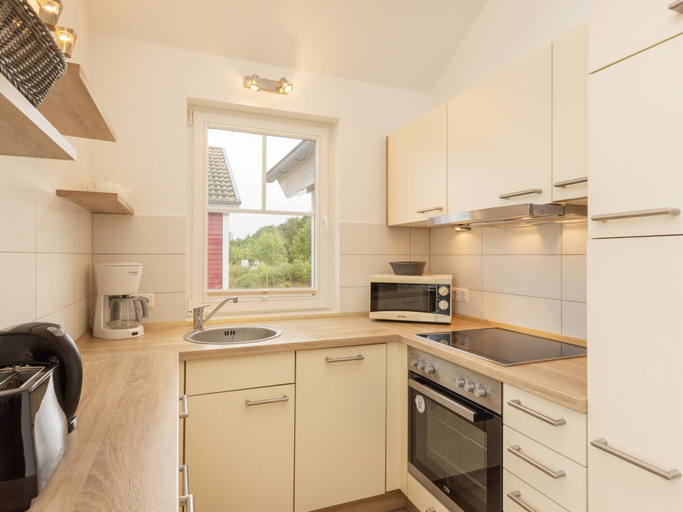 Private kitchen 5, Bungalow by the Sea With Sauna in Germany, Ostholstein