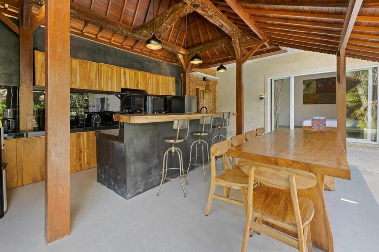 Dining Room 6